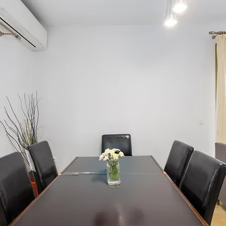 Inna Villa Mikros Gialos