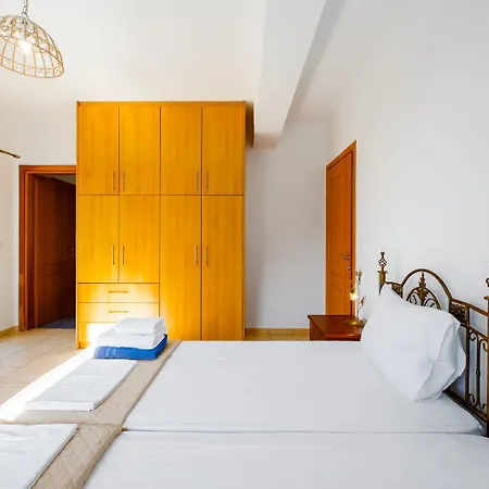 Inna Villa Mikros Gialos